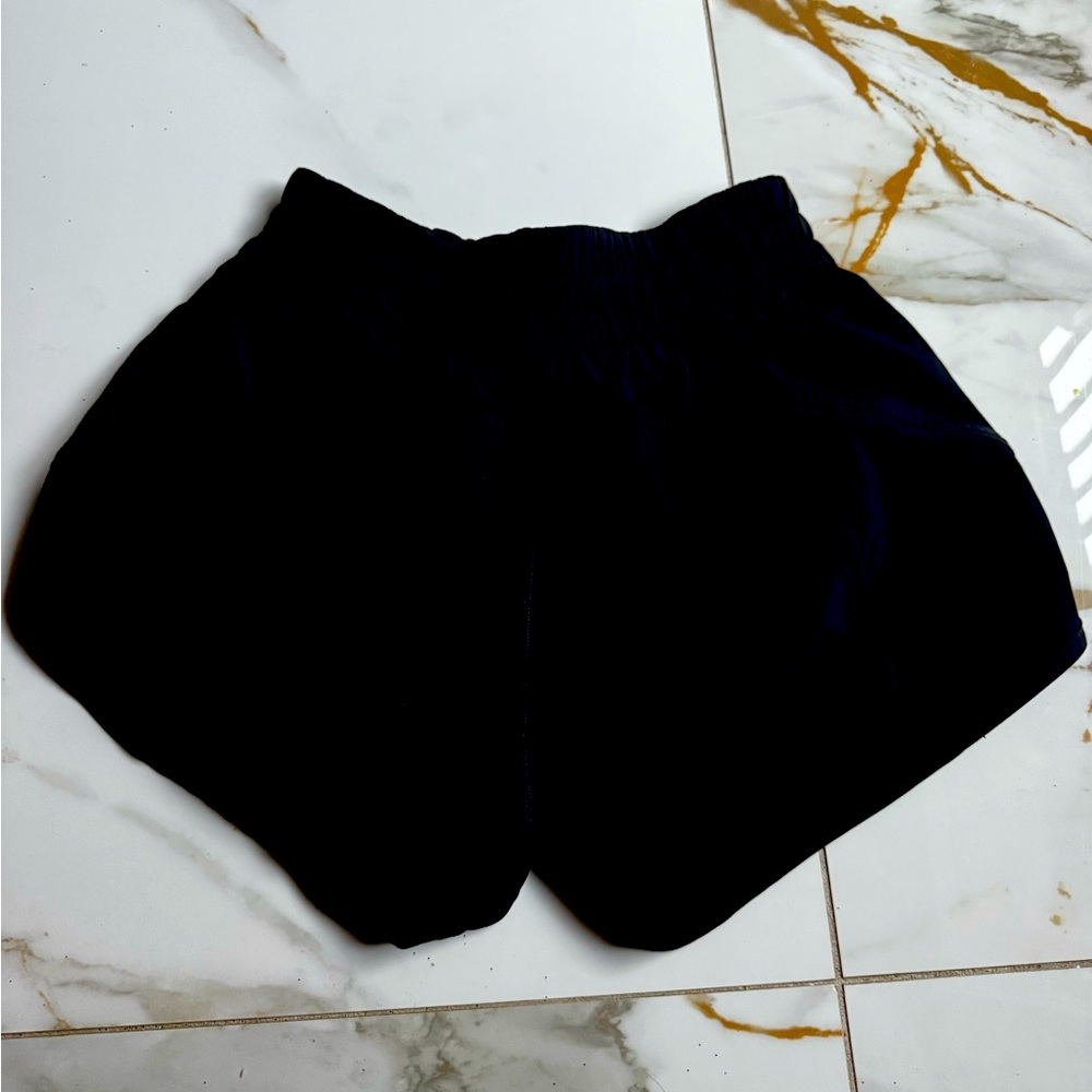 Lululemon Hotty Hot LR Lined 4” Short Size 6